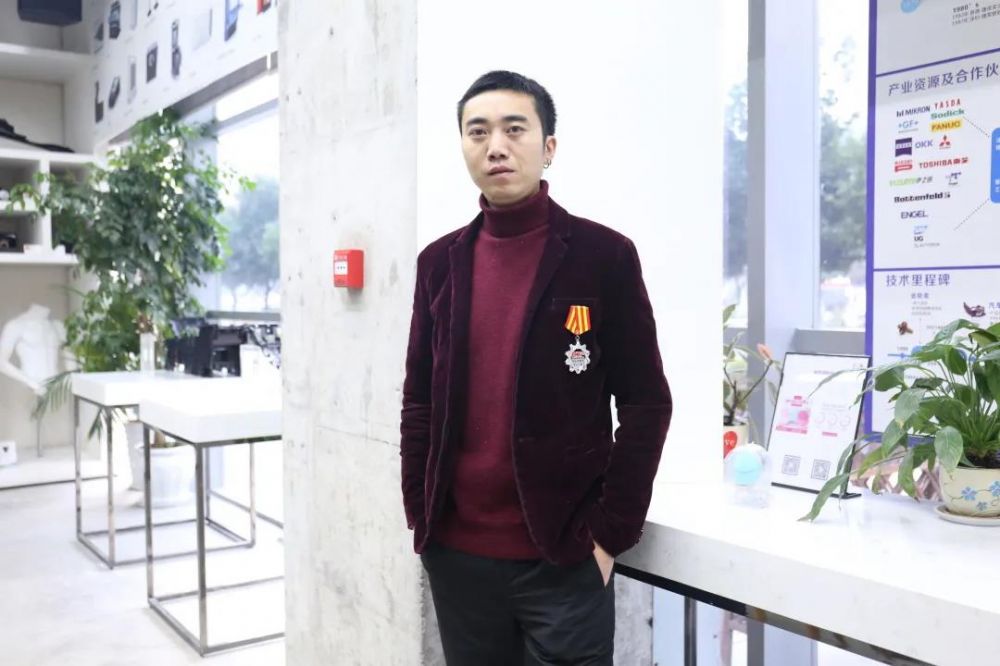 智者说||“川渝十大工业设计师”人物专访—徐清明(图1) 智者说||“川渝十大工业设计师”人物专访—徐清明(图1)